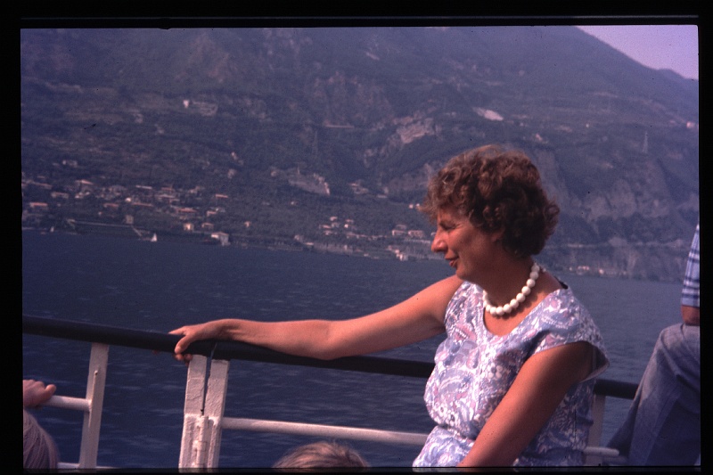 05.Gardameer jul 1975 Mama.JPG